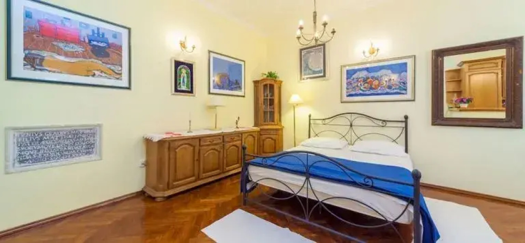 Amoret Apartments