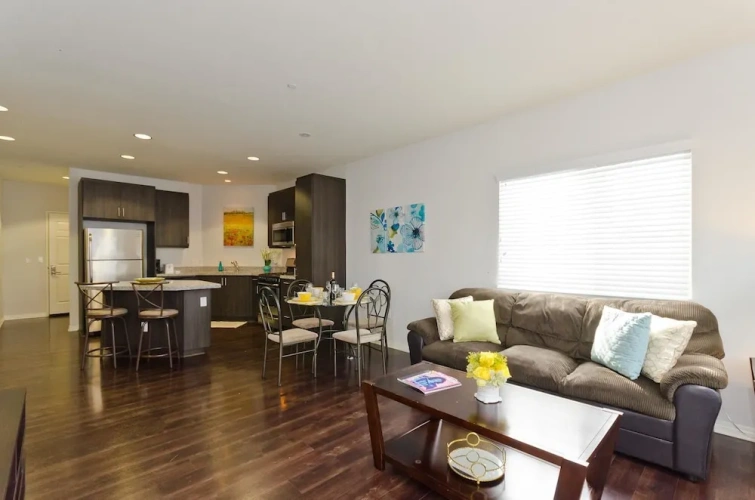 3 Bedrooms Apartment