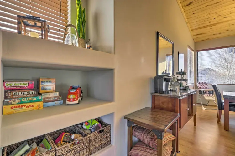 Sunny Show Low Home: Deck, BBQ & Golf Course Views