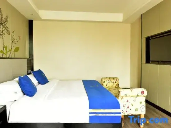 1 Bedroom Suite with city view