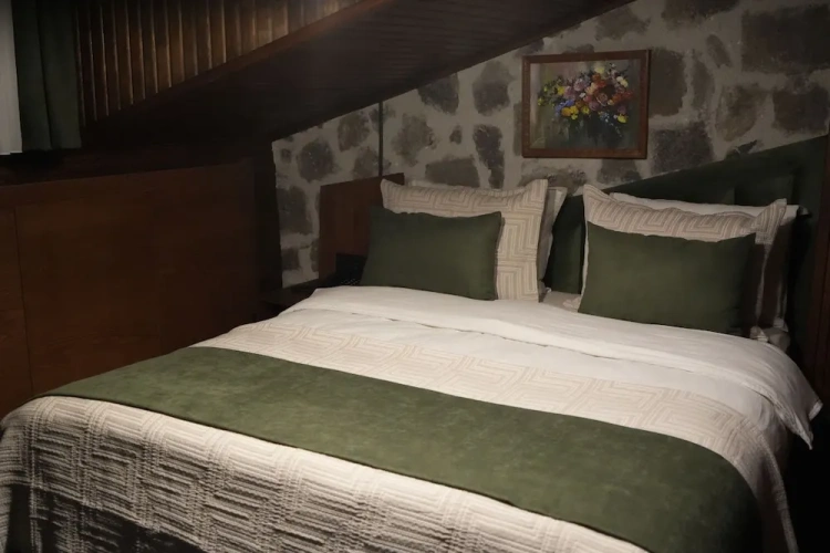 Comfort Penthouse room with lake view