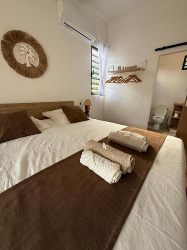 bungalow moorea tiki lodge