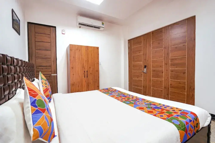 FabHotel VILLA DE BENARES