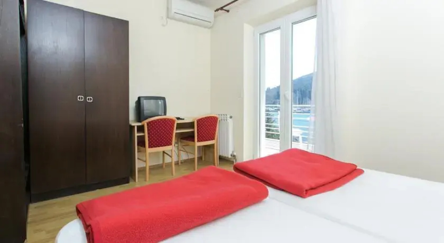 Apartments Pralas