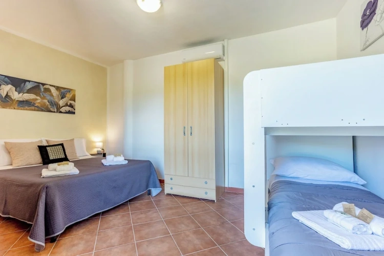 Classic Quadruple room with mountain view