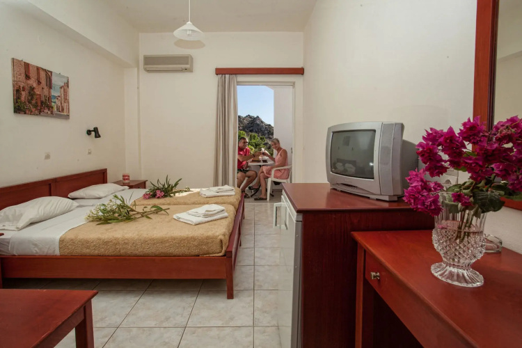 Ammoudi Hotel