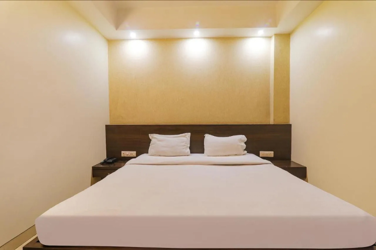 Fabhotel Silver Grand By Shelter