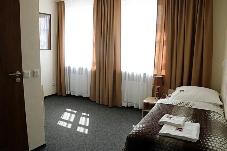 Standard Triple room with view