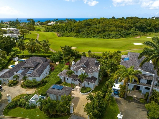 3 Bedrooms Villa