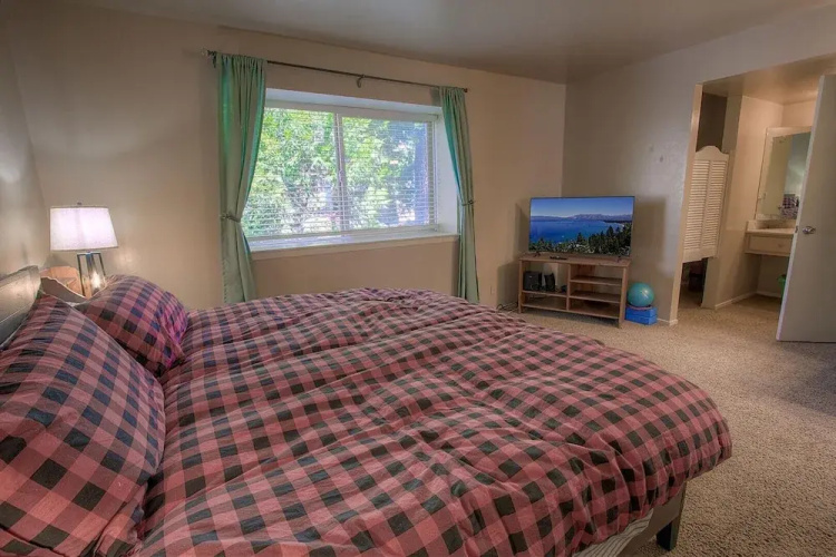 Glen Sully 3 Bedroom Condo by Redawning