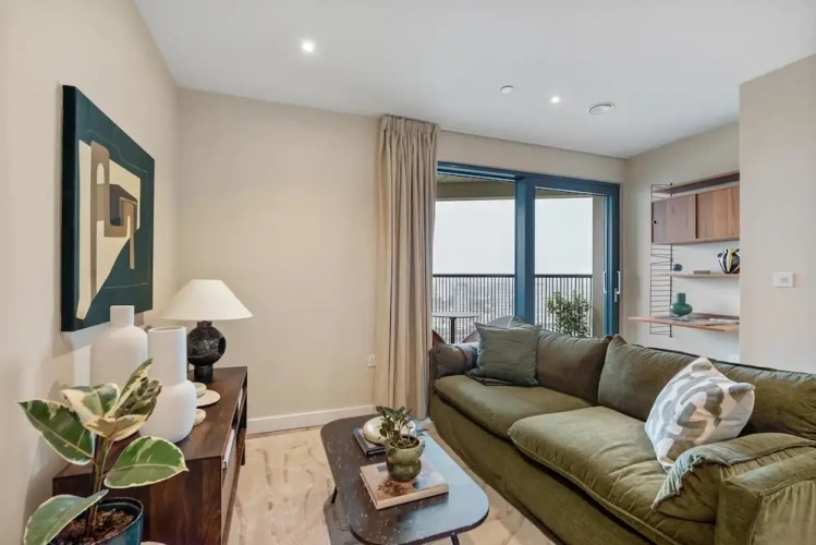 1 Bedroom Classic Apartment with balcony and with canal view
