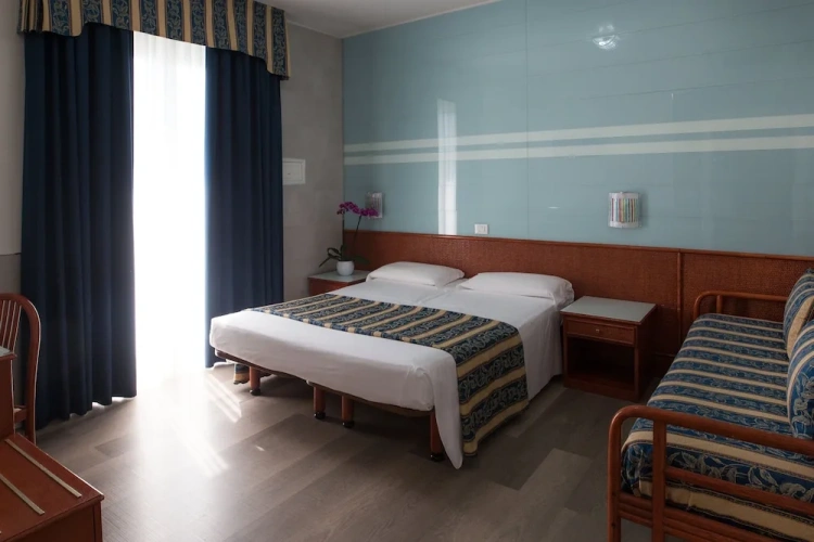 Standard Triple room with balcony