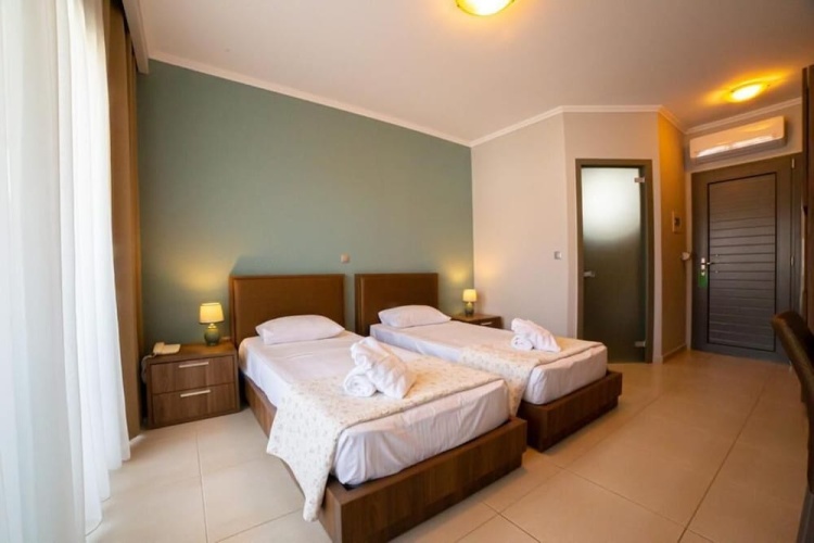 Standard Twin room with balcony