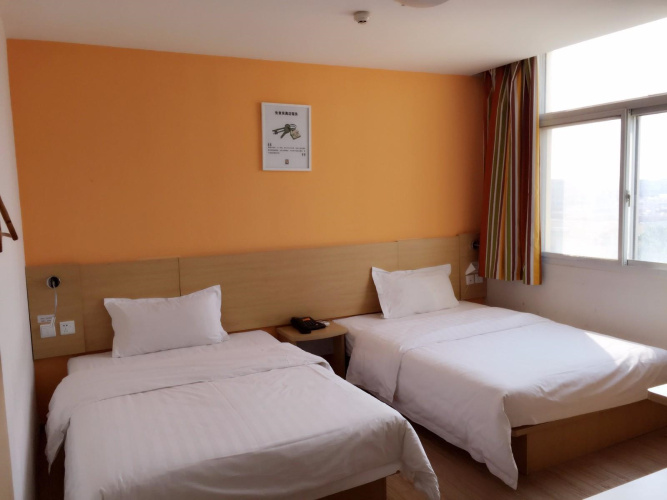 Standard Twin room with city view