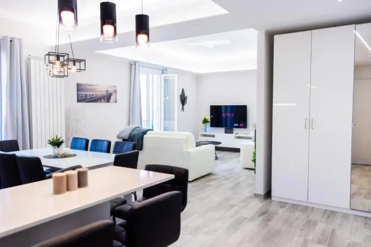 2 Bedrooms Apartment