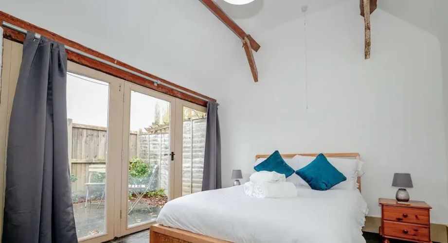 Host Stay Snodsbury Barn