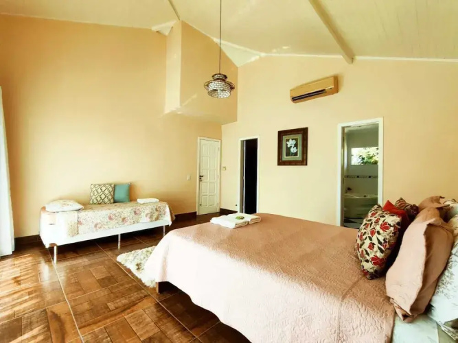 Villa Amarela
