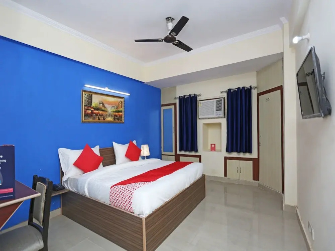 OYO 13278 Hotel Mohan Regency