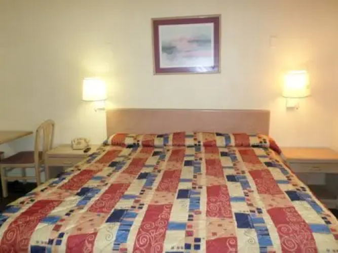 Camelot Inn Elyria