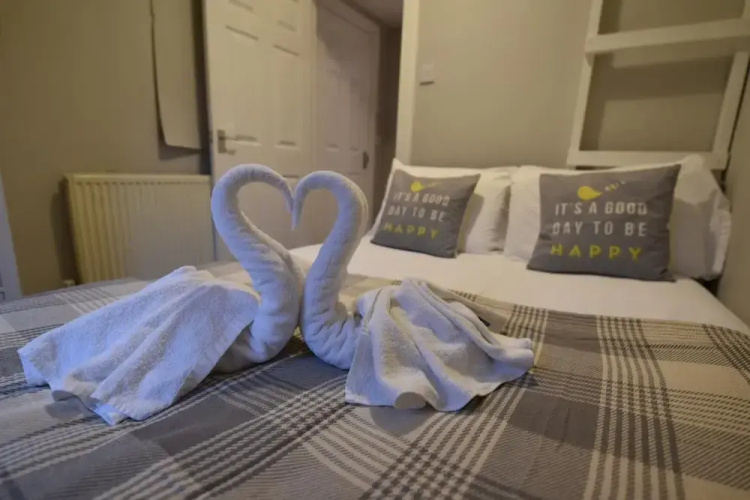 First - Slateford House Apartment