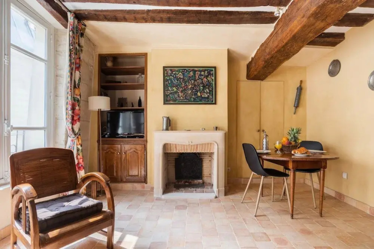 Latin Quarter - Pantheon Studio