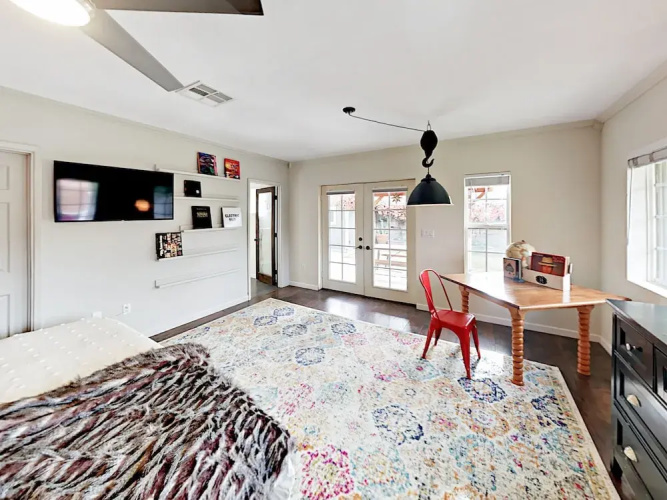 E Indianola - 4 Br Home