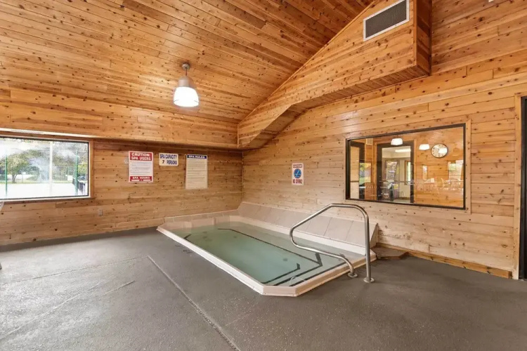 Gull Lake All-season Getaway w/ Private Deck