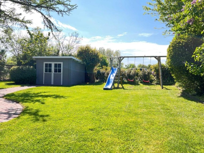 4 Bedrooms Cottage