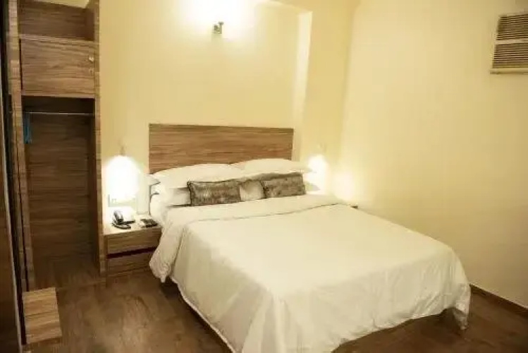 Emerald Suites