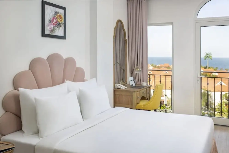 1 Bedroom Luxury Apartment with sea view