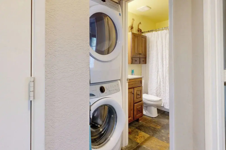3BR Home w/ Sparkling Pool, Fire Pit