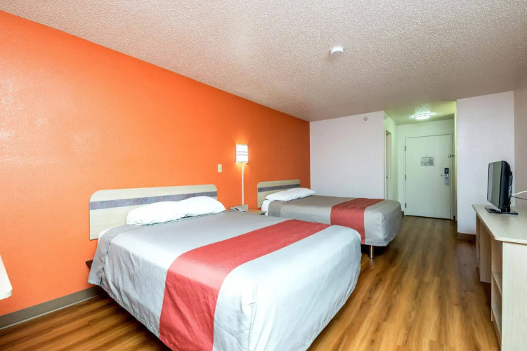 Motel 6 Waterloo, IA