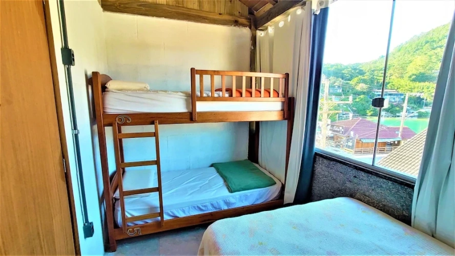 Standard Quadruple room with lake view