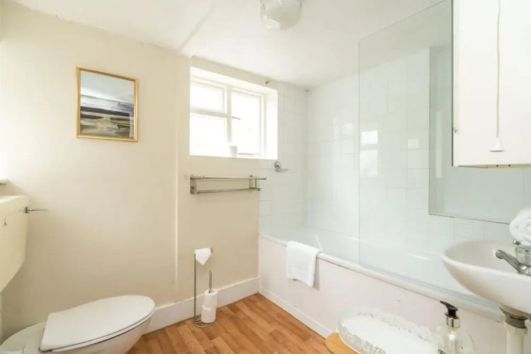 Spectacular 2BD Flat in Shepherds Bush