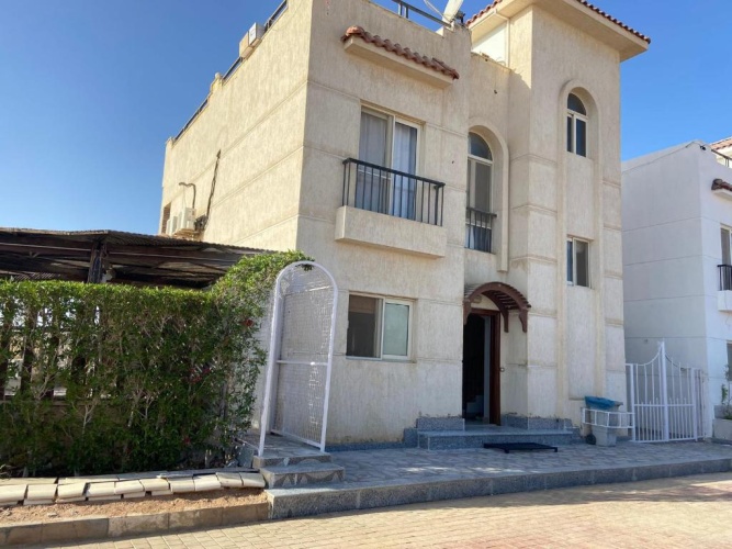 3 Bedrooms Villa