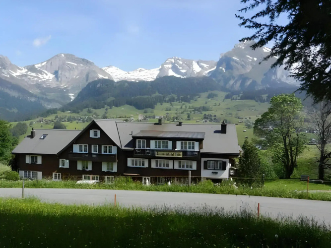 Gade Lodge