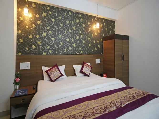 OYO 7524 Hotel Grand Celebration
