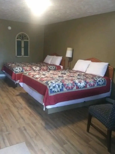 Whispering Creek Lodging & RV Resort