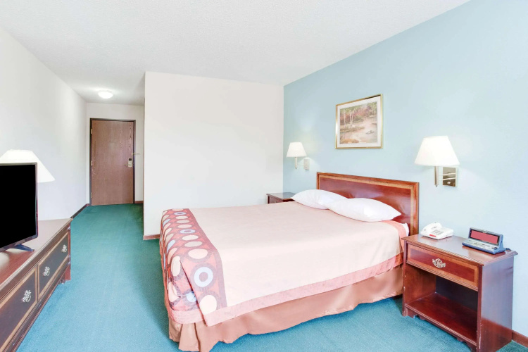 Super 8 by Wyndham Springfield/Battlefield