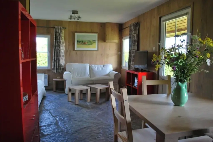 2 Bedrooms Cottage