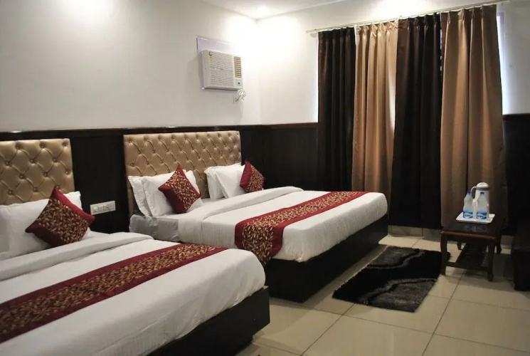 Green Hotel & Restaurant