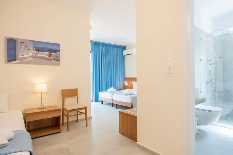 Standard Triple room with balcony