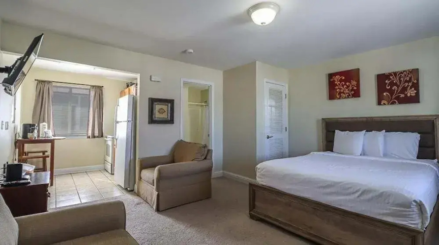 Oak Shores Studio
