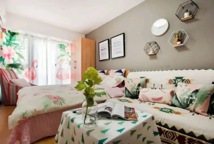 Life Times Cozy Room Downtown