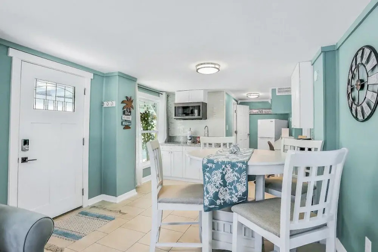 Lower Level 1 Block From 2 Beaches W/private Pool, High-speed Wi-fi