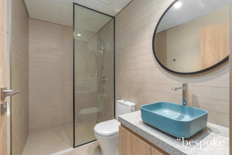 2 Bedrooms Luxury Apartment with balcony and with canal view