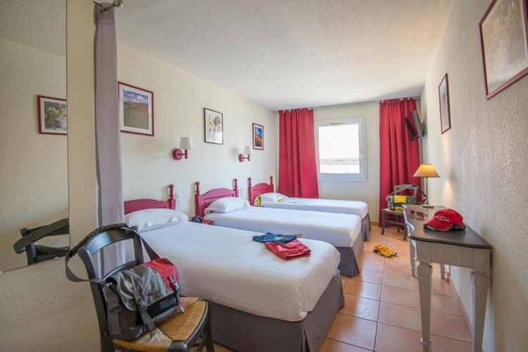 Standard Triple room
