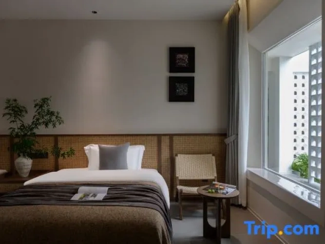 Standard Twin room with courtyard view