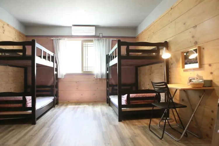 Basecamp Guesthouse - Hostel