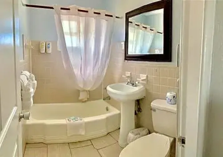 Standard Quadruple room with view